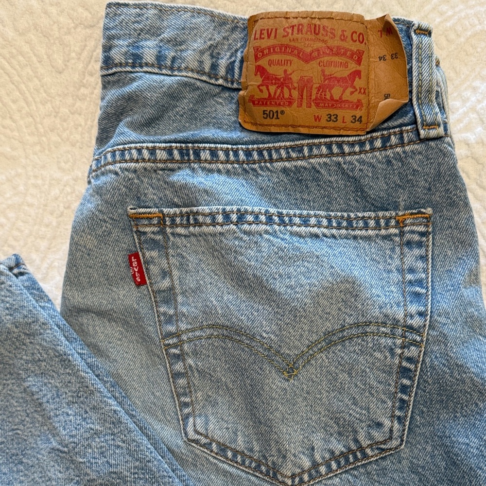 501 Levi's Light Blue Denim Jeans never worn size 33x34